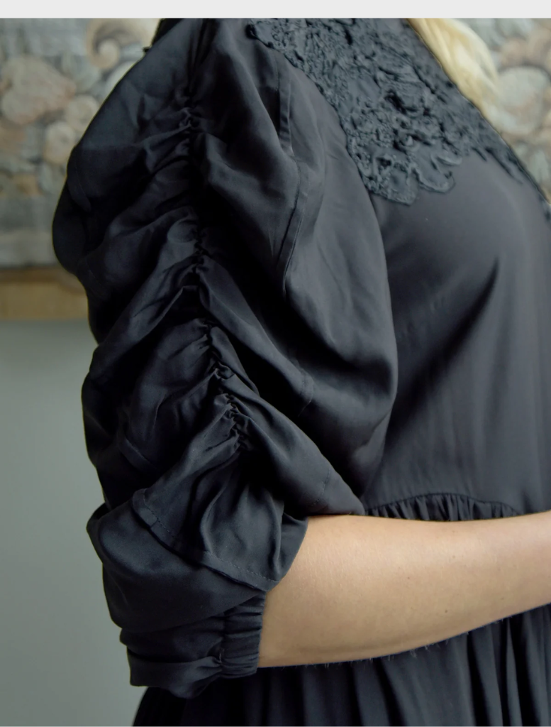 Beauty Drop Dress - Black