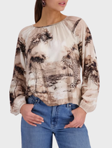 Sand-patterned Savanna blouse featuring a relaxed fit and lightweight fabric, ideal for casual wear.