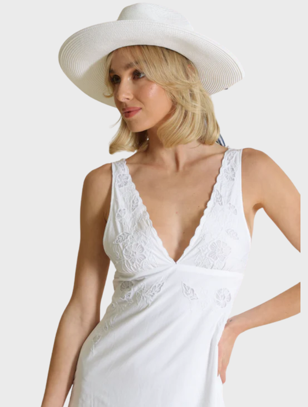 Elegant white Archer Short-Back Fedora, showcasing a stylish and timeless silhouette for fashionable wear.