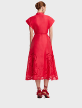 Instructions for generating responses exclusively in English, emphasizing adherence to specified modifiers without mentioning them.