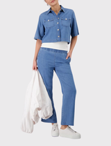 Stylish jeans jacket crafted from premium cotton and Lyocell, with ¾ sleeves and practical flap pockets for added convenience.