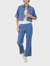 Stylish jeans jacket made from premium cotton and Lyocell, designed with ¾ sleeves and practical flap pockets.