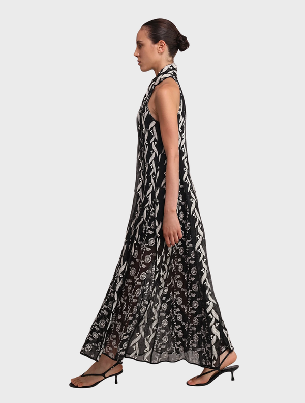 Black Luana dress with a sleek design, showcasing a fitted bodice and a graceful, flowing skirt.