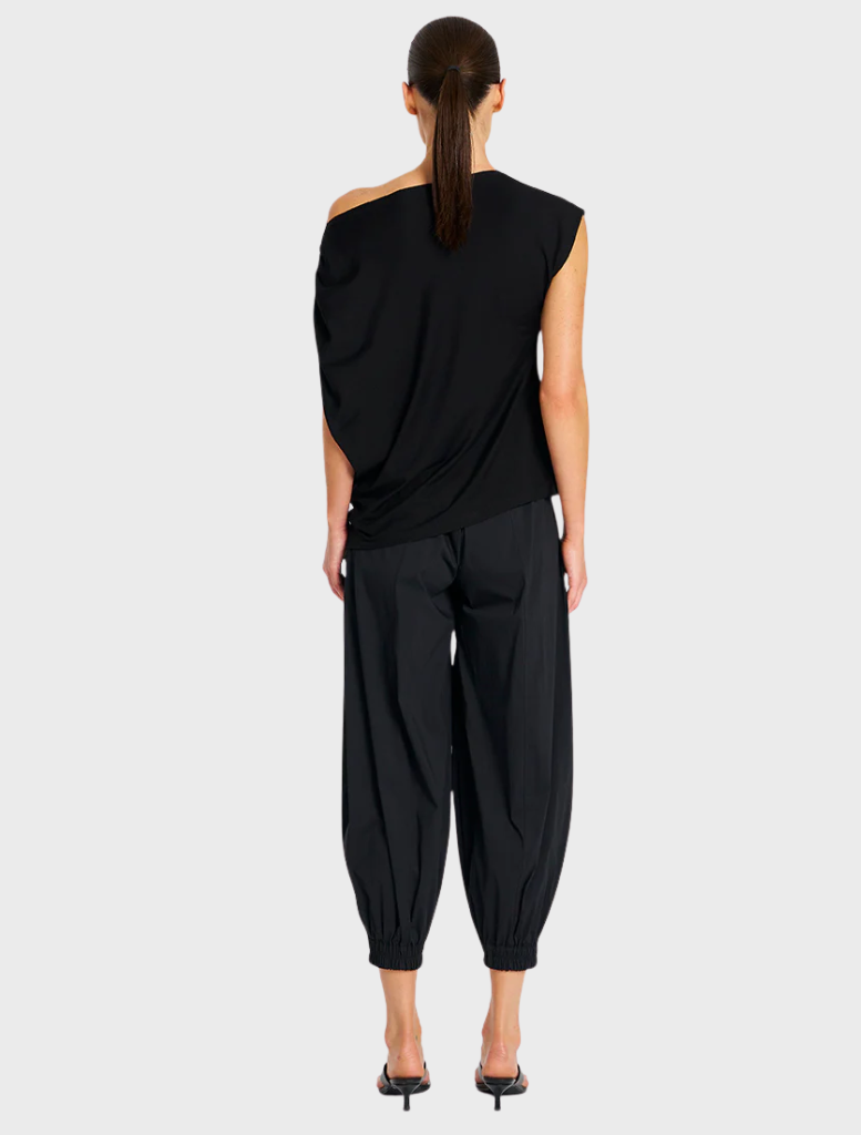 Stylish black Moroccan pants featuring a relaxed cut, perfect for everyday wear and easy to pair with various tops.
