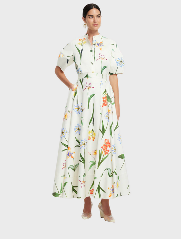  Elegant white dress with a floral print, crafted from a comfortable cotton blend fabric.