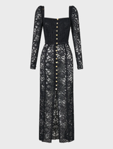 Bust detail dress with long sleeves, corset waist, and lace, inspired by Spanish costume, highlighting an elegant silhouette.