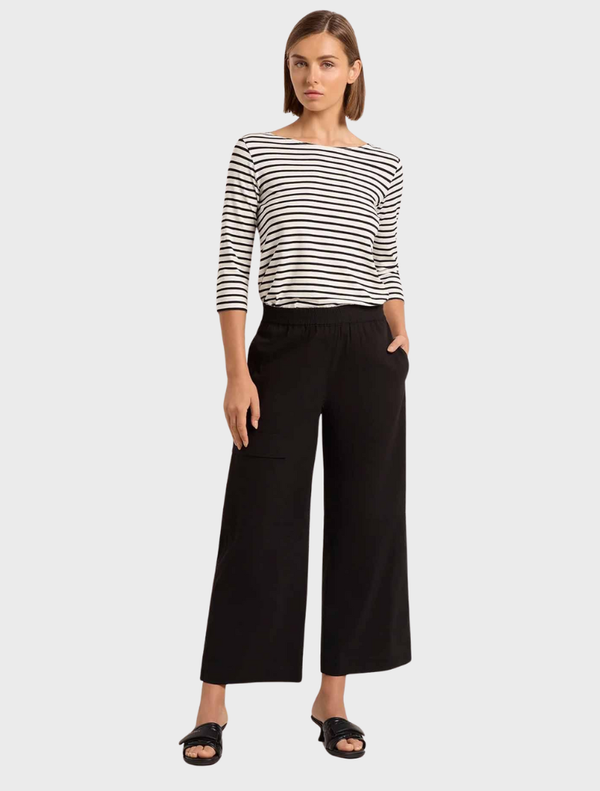Black cargo pants featuring multiple pockets and a relaxed fit, ideal for casual or outdoor activities.