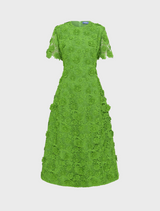 Green lace dress with short sleeves, combining elegance and comfort in its design.