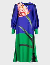 Simple blue dress with a delicate tulip design, ideal for a fresh and stylish look at casual gatherings.