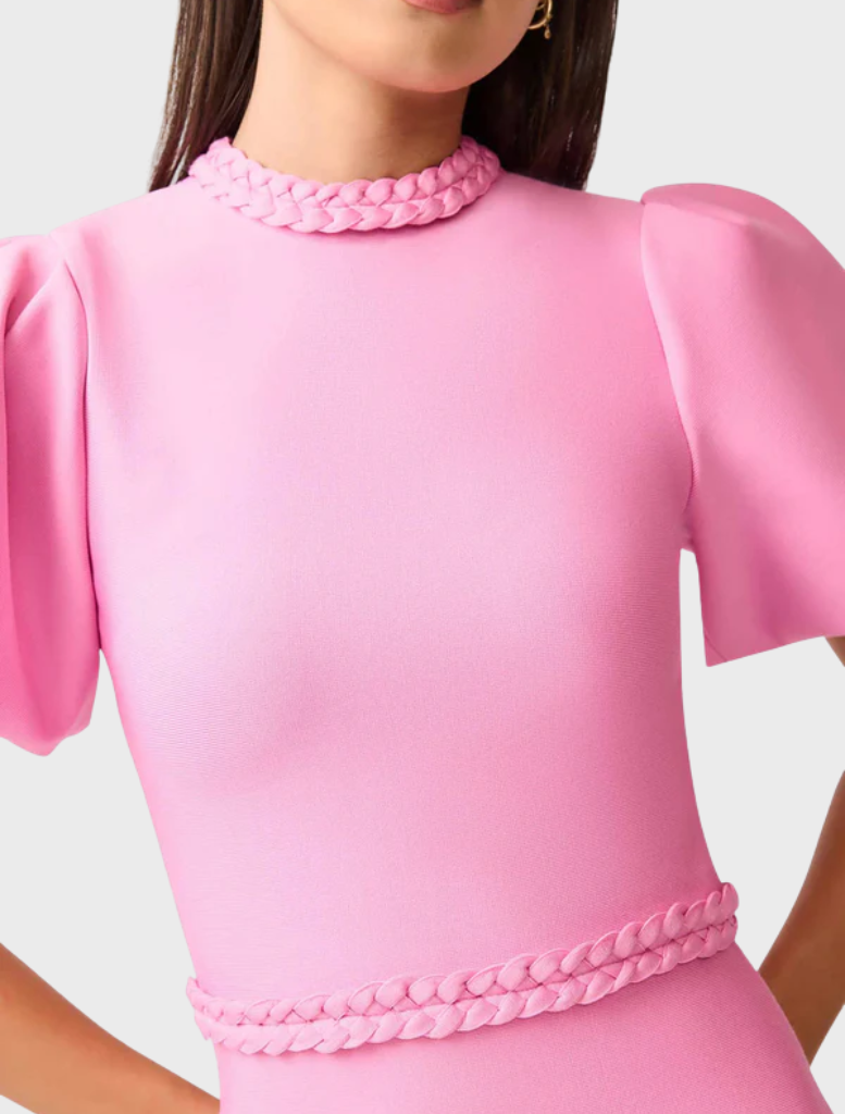  Pink midi dress in stretchy material, providing a chic and comfortable option for casual or semi-formal outings.
