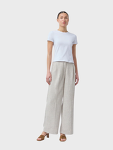 White tight-fit basic t-shirt with a high neckline, made from ribknitted organic cotton.