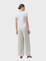 Ribknitted organic cotton t-shirt in white, featuring a tight fit and high, straight neckline.