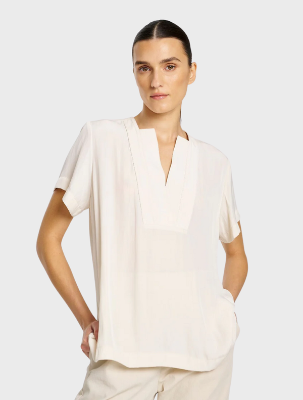 Double vent top in a soft meringue color, featuring a stylish and modern design suitable for various occasions.