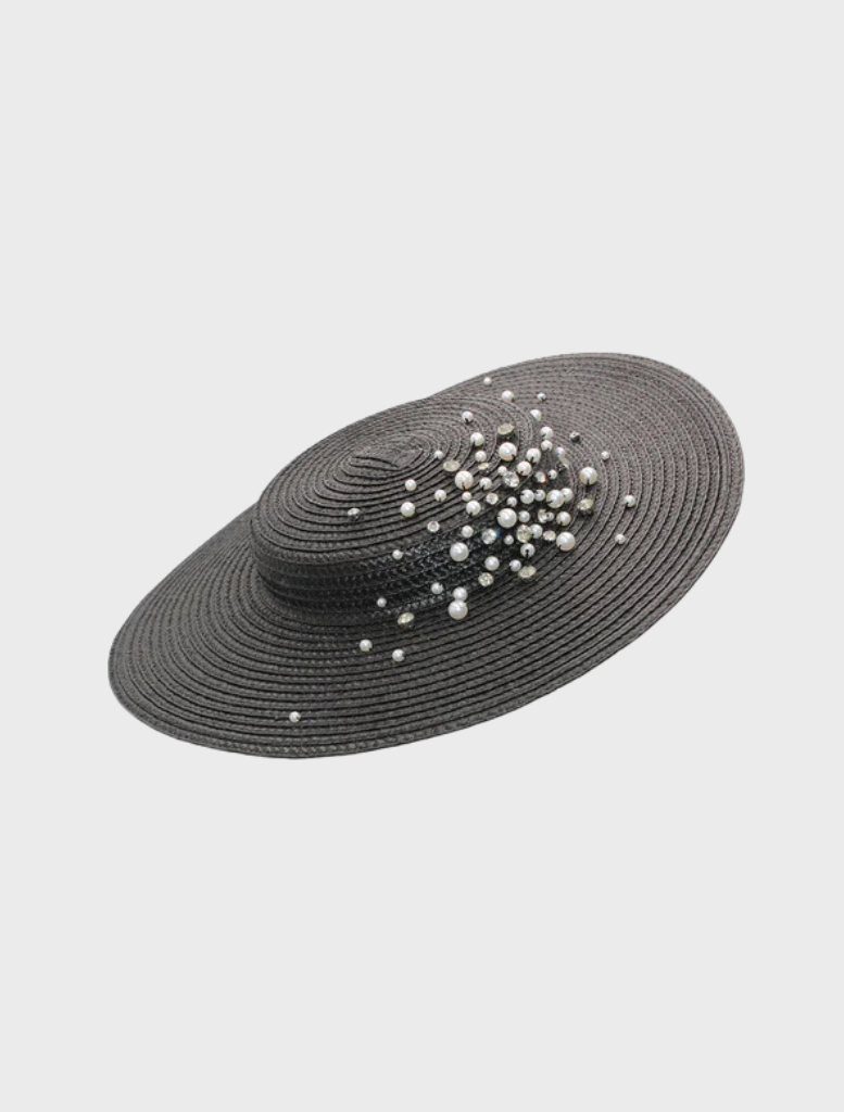 Chic black plate hat from Celia Racewear, ideal for enhancing race day outfits and formal attire.