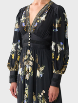 Ottoman elegance in a dress with a shaped waistband and gathered sleeves, perfect for formal occasions.