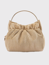 The ELISE champagne handbag showcases a pleated design, a magnetic closure, and a removable chain for flexible carrying options.