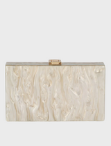 Stylish gold and white handbag equipped with a chain strap, combining elegance and functionality.