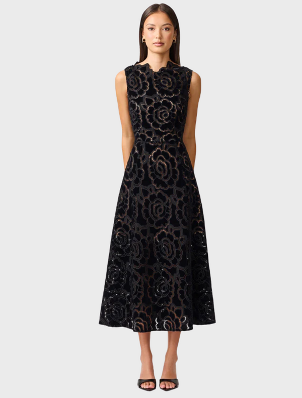 Elegant black lace dress ideal for a stylish night out, showcasing intricate detailing and a flattering silhouette.
