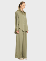 Fern-colored Twill Sateen Bespoke Shirt featuring a crisp collar and pocket, designed for a fluid and versatile fit.