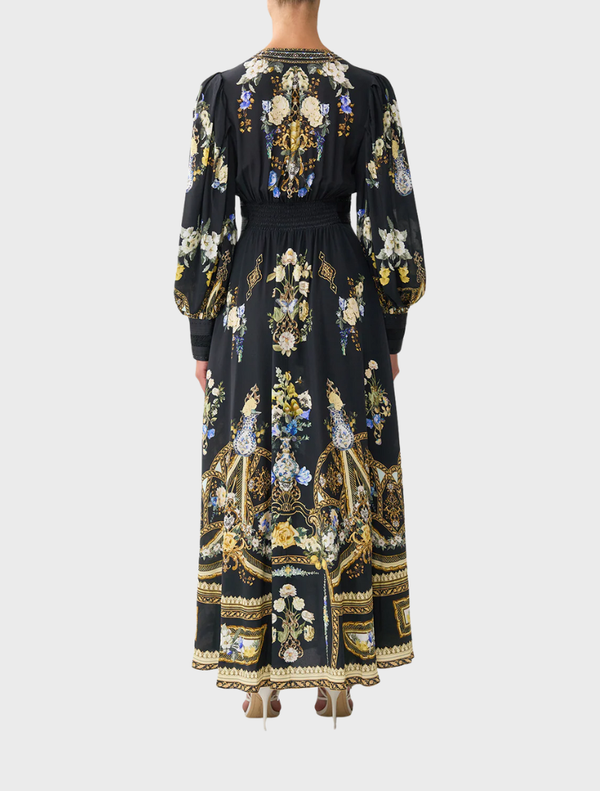 Ottoman-style dress featuring a fitted waistband and stylish gathered sleeves for a sophisticated look.