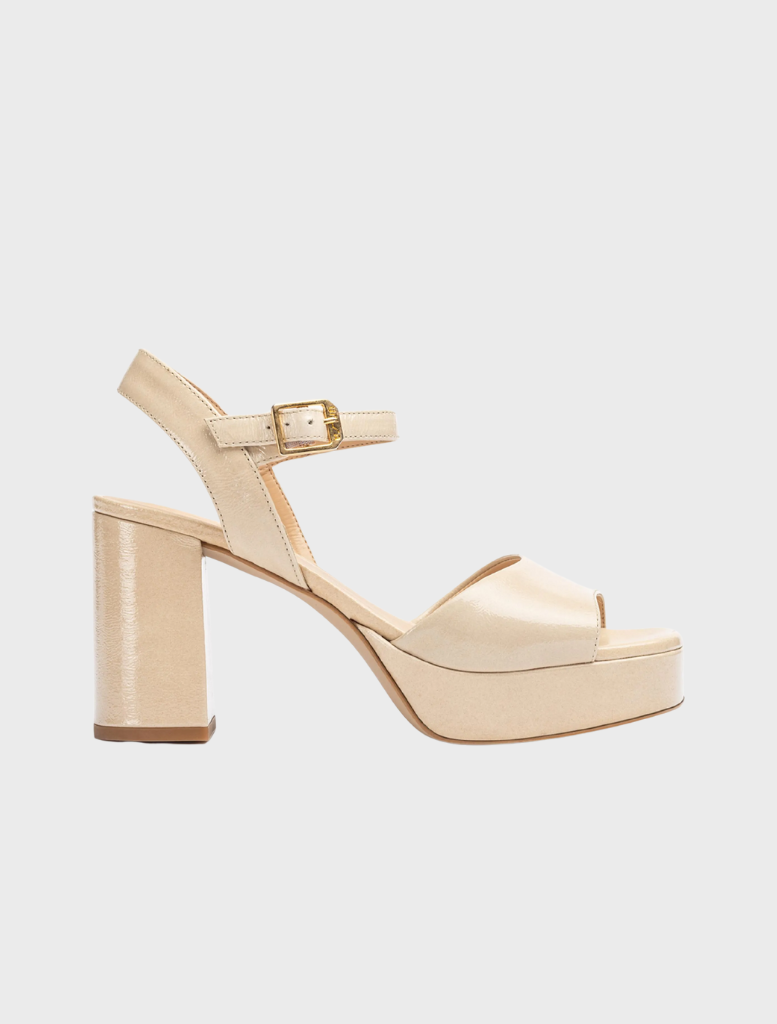 Women's nude leather sandal with a block heel, designed by Giardino, featuring a stylish and comfortable wide heel.