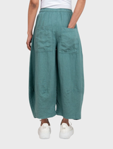 Lightweight linen trousers in a vibrant grass hue, featuring a relaxed silhouette ideal for summer outfits.