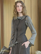 Versatile gravel vest with a sleek design, equipped with pockets for storage and made from breathable, lightweight material.