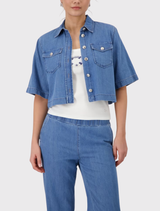 Fashionable jeans jacket crafted from high-quality cotton and Lyocell, with ¾ sleeves and functional flap pockets.