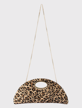 The Geena Straw Clutch Bag showcases a leopard print, featuring a half-moon silhouette, a woven exterior, a detachable shoulder chain, and a magnetic closure.