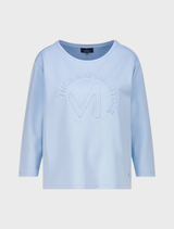 Basic emblem jersey in light sky blue with a classic round neck style.