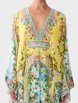 Long kaftan featuring a stylish waist detail, inspired by the elegance of the Tales of Topkapi Palace.
