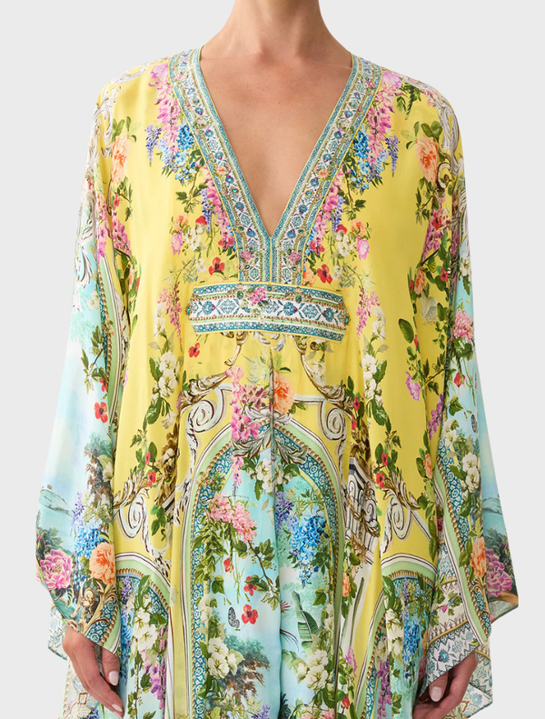 Long kaftan featuring a stylish waist detail, inspired by the elegance of the Tales of Topkapi Palace.