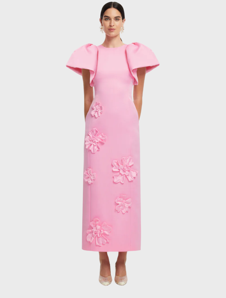  A pink dress featuring a vibrant floral pattern, showcasing a blend of colors and intricate designs.

