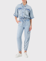 Stylish light denim jacket made from 100% lyocell, with a shirt collar, ¾ sleeves, and chic patch pockets.
