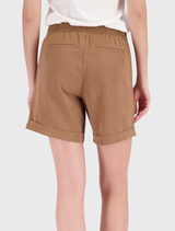 Elegant mocca shorts with elastic waistband, patch pockets, and stylish cuff, suitable for various occasions.