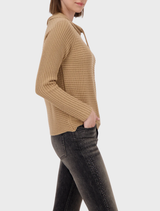 Monari ribbed sweater in a warm cognac hue, designed for comfort and versatility in casual fashion.