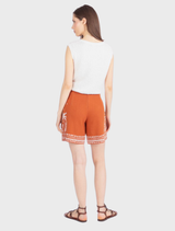Nougat jacquard shorts adorned with an urban botanic design, perfect for a trendy and casual look.