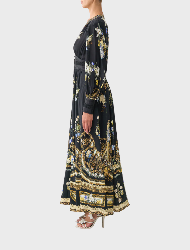 Stylish dress with a tailored waistband and gathered sleeves, inspired by Ottoman elegance and design.