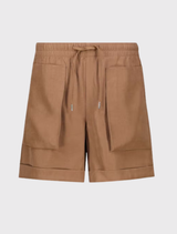 High-quality mocca shorts with elastic waistband, patch pockets, and cuffs, perfect for dressing up or down.