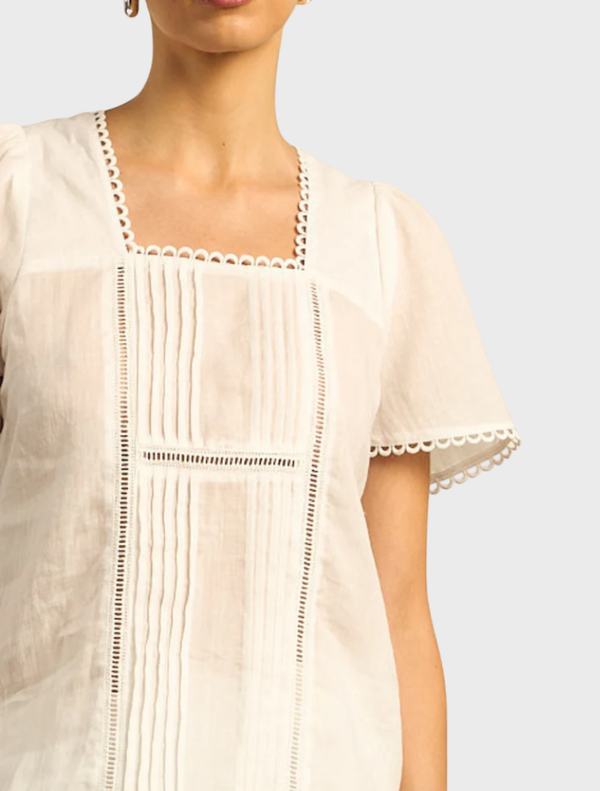 Floss-colored Yonder Top, showcasing a modern silhouette perfect for various occasions.