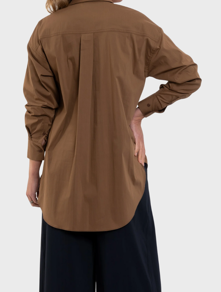 Relaxed-fit pocket shirt in a warm saddle hue, ideal for casual outings and everyday use.