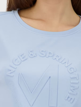Basic emblem jersey in light sky blue with a classic round neck style.