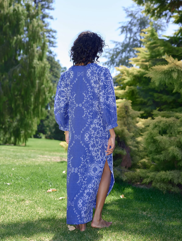 Royal antique dress with a sophisticated design, showcasing rich colors and detailed embellishments for a timeless look.