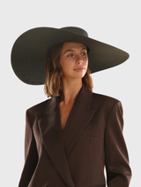 Stylish black boater hat with a high crown and 18cm brim, designed for events like weddings and racewear fashion.