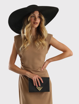 Black wide-brim boater hat with structured crown, ideal for racewear, weddings, and special events. Crown circumference: 57cm.