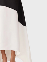 A black and white dress composed of a single piece of fabric, illustrating a modern and streamlined aesthetic.