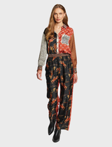 Straight leg rodeo pants in a classic design, suitable for casual or outdoor wear.