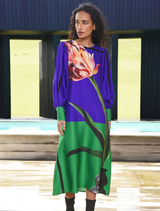 Blue dress with tulip print, featuring a simple and elegant design, perfect for casual or semi-formal occasions.
