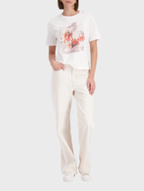 Off-White T-shirt combined with fashionable sneakers, representing a contemporary and relaxed fashion choice.