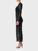 Elegant long-sleeve dress with corset waist and lace, inspired by Spanish tradition, accentuating the hourglass figure.